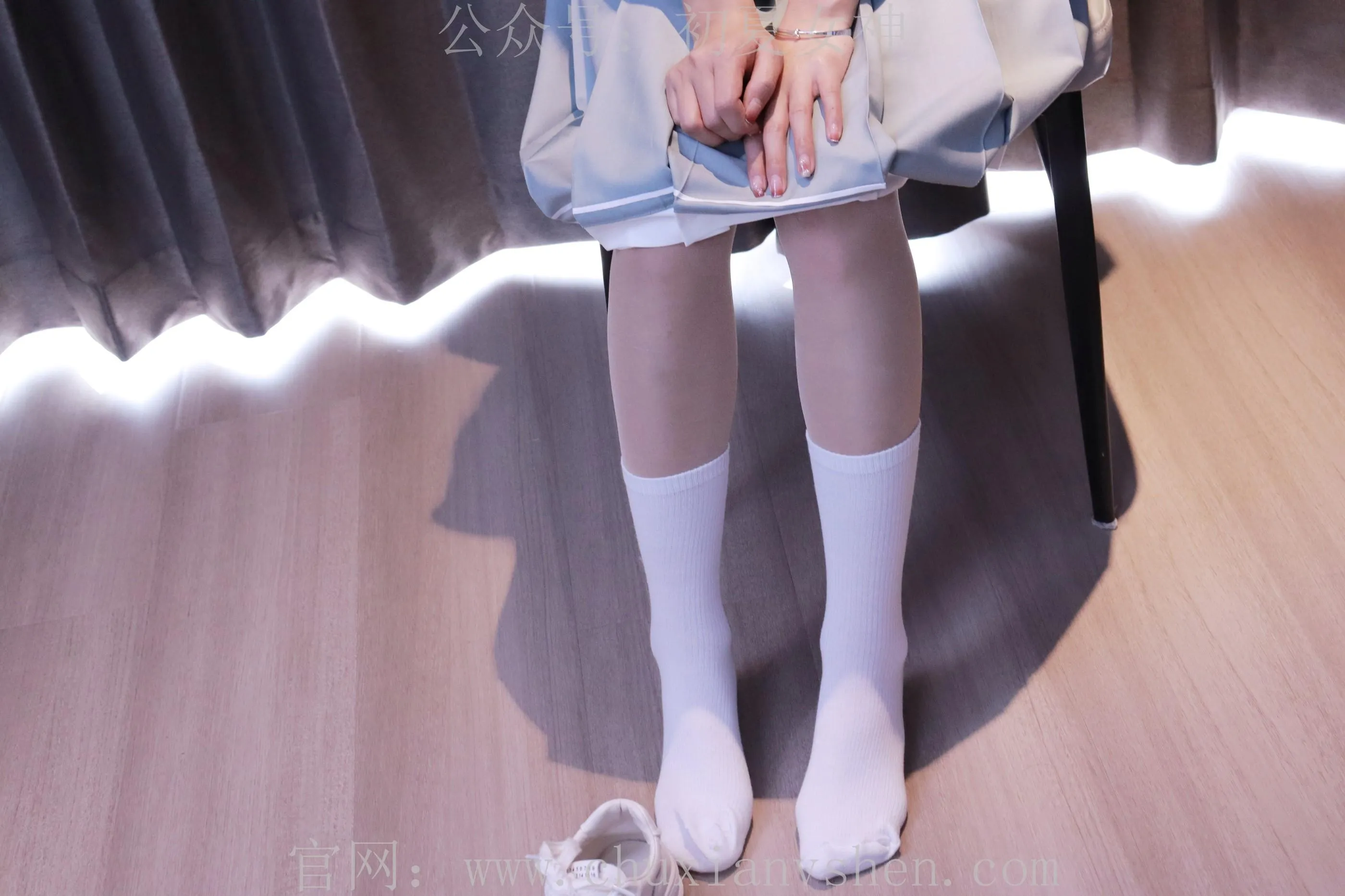 初夏女神 NO.019 雪糕浅蓝色JK裙搭配小白鞋 [135P]插图3